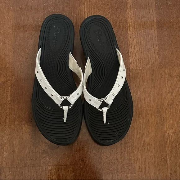 Sketchers Black and White Rhinestones Flip Flop Sandals Size 7.5 - Picture 8 of 16